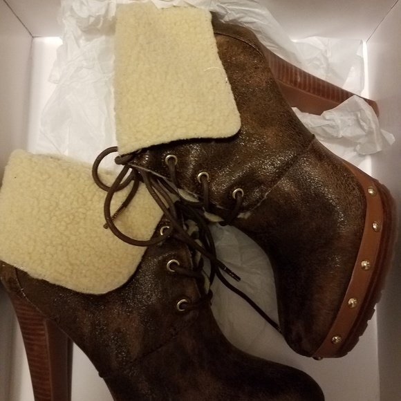 Michael Kors platform booties - Picture 3 of 3